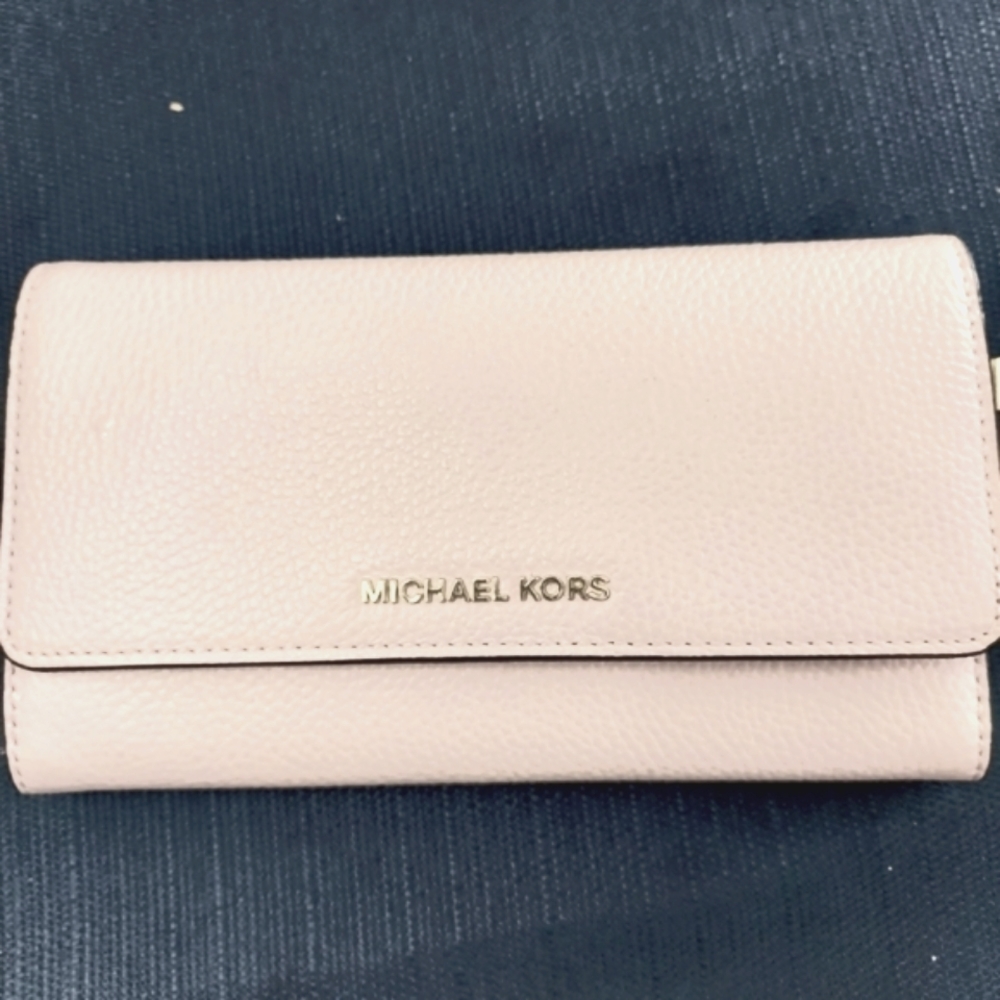 Michael Kors Trifold Wallet in Pink